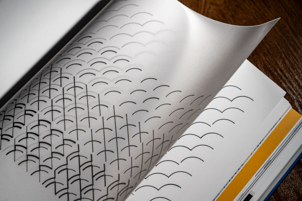 Mészáros Flóra „Lantos” című monográfiája  Fotó: Müller András