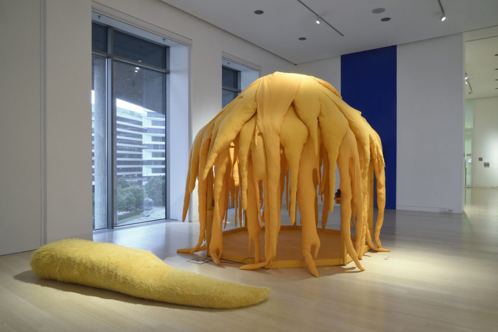 Enteriőr a Ludwig Múzeum „Vigyázat törékeny – Handle with Care” című kiállításából  Fotó: Rosta József / Ludwig Múzeum