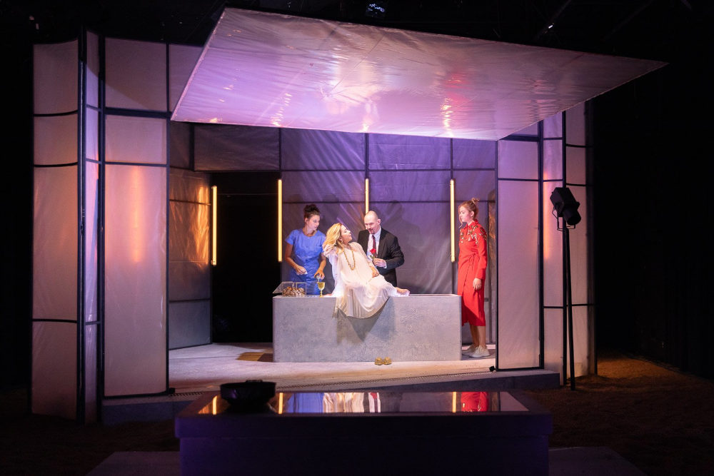 Jelenet a Vígszínház „Magyar Elektra” című előadásából  Fotó: Vígszínház / Dömölky Dániel