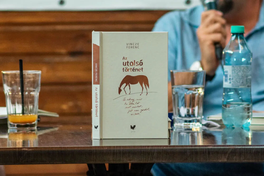 Vincze Ferenc „Az utolsó történet” című könyvének kolozsvári bemutatója  Kép forrása: Mărcuțiu-Rácz Dóra