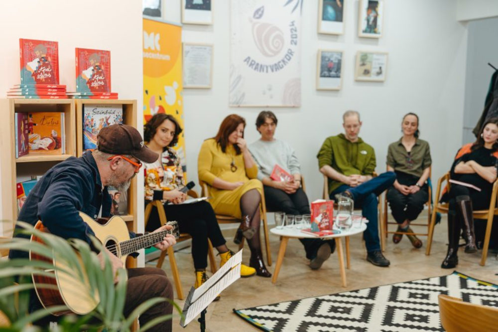 Az „Apa olvas” című kötet könyvbemutatója  Kép forrása: Petőfi Kulturális Ügynökség