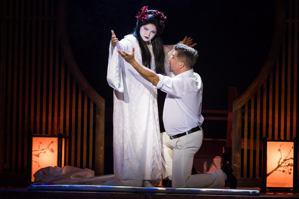 Jelenet a Szegedi Nemzeti Színház „Pillangókisasszony” című előadásából   Fotó: Tari Róbert / Szegedi Nemzeti Színház