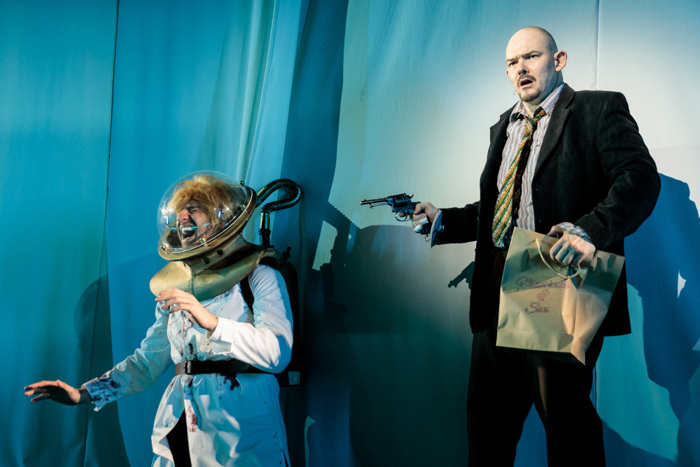 Jelenet a Pesti Színház „Rémségek kicsiny boltja” című előadásából  Fotó: Dömölky Dánie