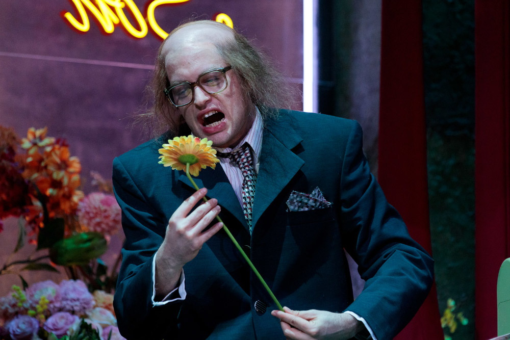 Jelenet a Pesti Színház „Rémségek kicsiny boltja” című előadásából  Fotó: Dömölky Dánie