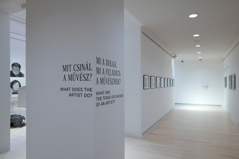 Enteriőr a Ludwig Múzeum GYIK című módszertani kiállításáról Fotó: Rosta József © Ludwig Múzeum – Kortárs Művészeti Múzeum