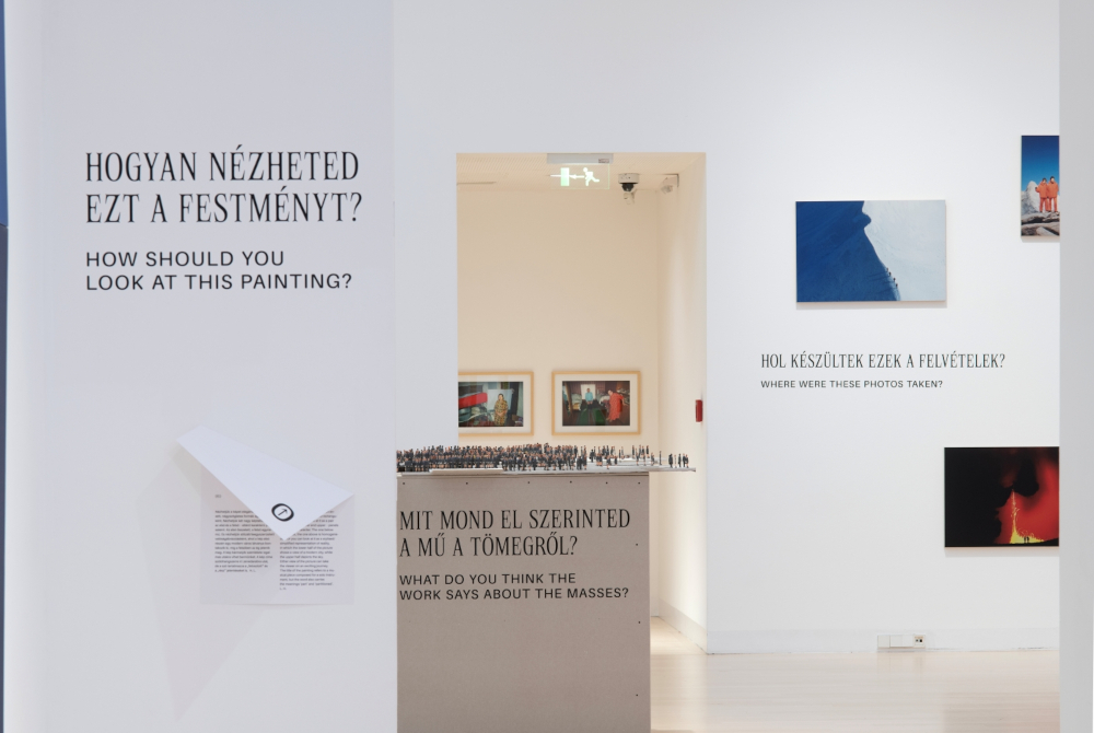 Enteriőr a Ludwig Múzeum GYIK című módszertani kiállításáról  Fotó: Rosta József © Ludwig Múzeum – Kortárs Művészeti Múzeum