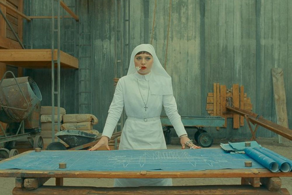 Jelenet „A föníciai séma” című filmből Kép forrása: UIP-Duna Film