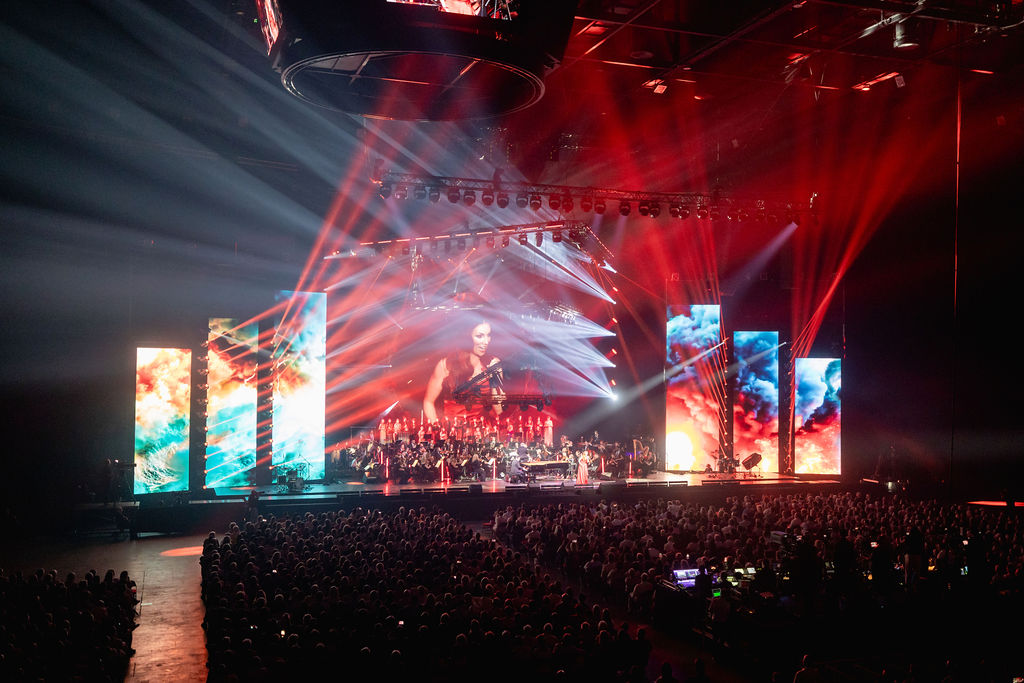 Egyedülálló zenei és vizuális élmény a teltházas Sportarénában   Forrás: MVM Zrt.
