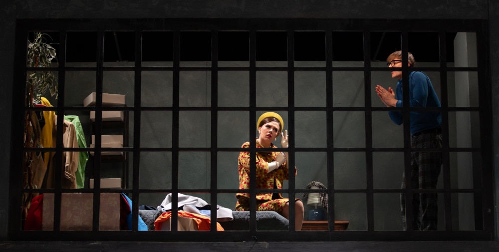 Jelenet a Thália Színház „Black Comedy” című előadásából Fotó: Kállai-Tóth Anett