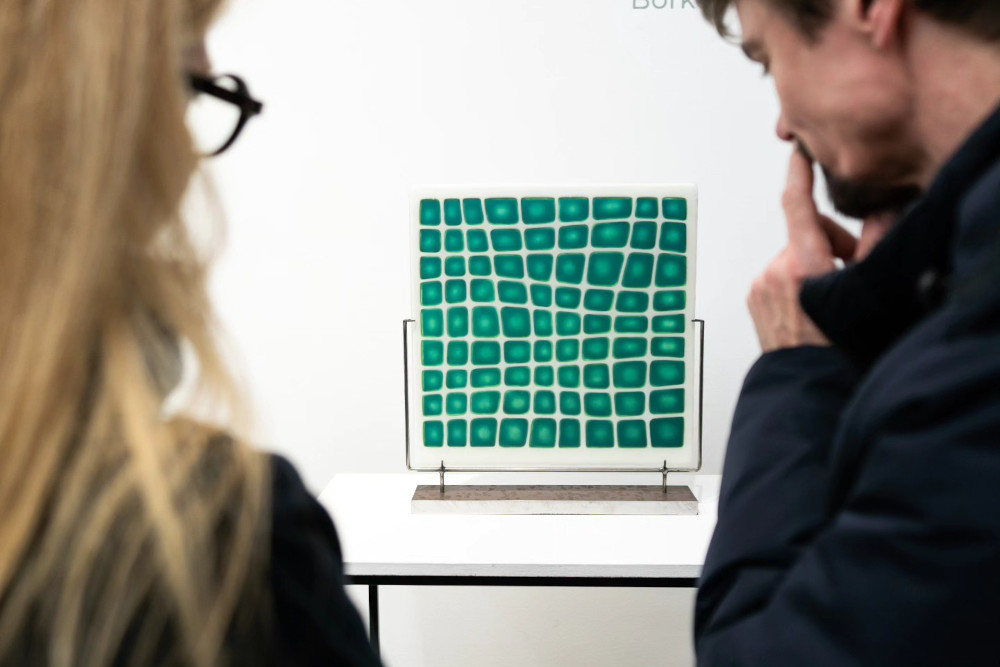 Enteriőrkép a Faur Zsófi Galéria „Human and Beyond / Ember és azon túl” című kiállításáról Kép forrása: Faur Zsófi Galéria