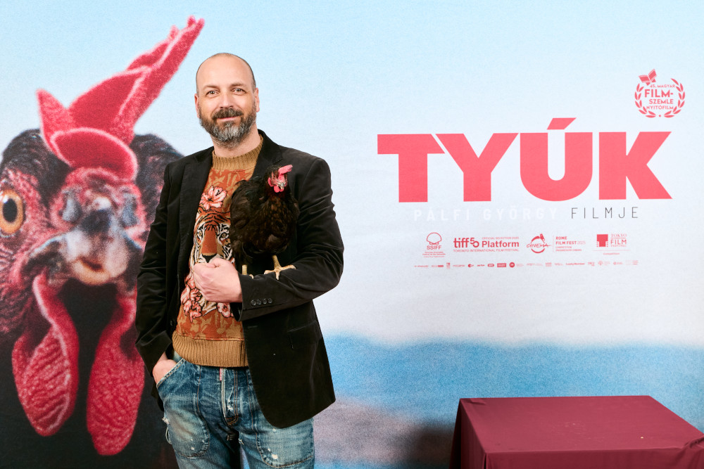 Pálfi György a „Tyúk” díszbemutatóján  Fotó: Bíró Dávid