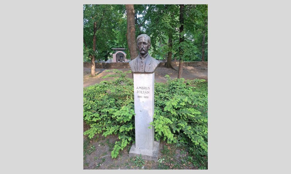 Ambrus Zoltán szobra a Margitszigeten  Kép forrása: Wikipédia